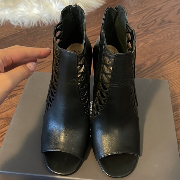 Vince Camuto Shoes - Picture 2 of 3